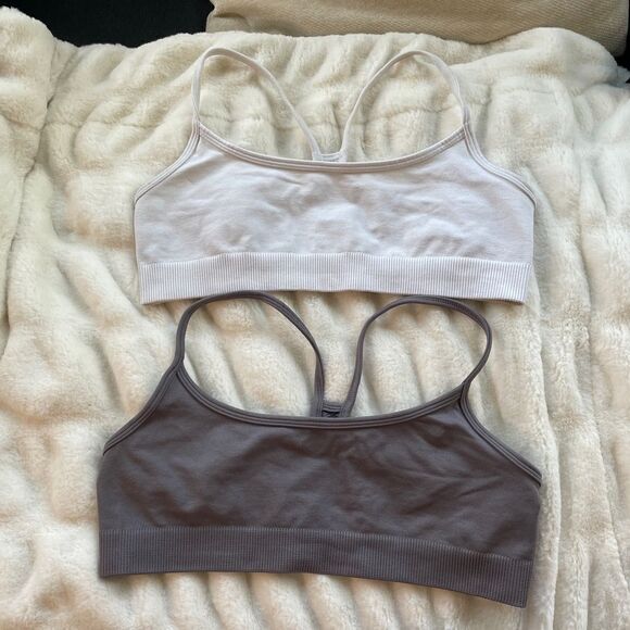 Aritzia Other - Bundle Aritzia TnaBODY™ Barre Bra Top
Seamless bra top Small White/Mythic Grey